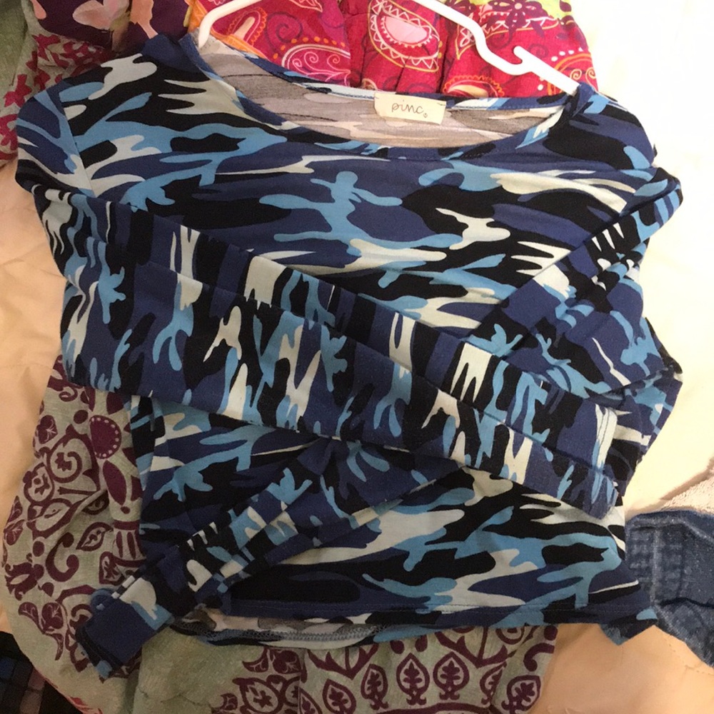 blue camo long sleeve crop top